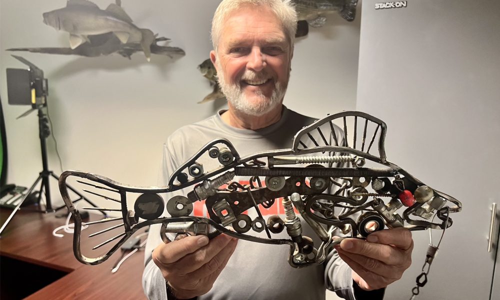 Walleyes that impress Al Lindner, Ned Rig tip barrage, Strap minnows to car – Target Walleye